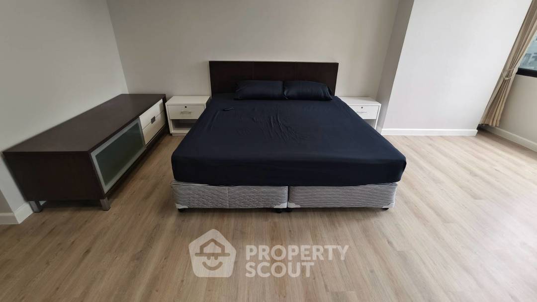 picture 2-BR Condo At Lake Avenue Sukhumvit 16 Near BTS Asoke (ID 3456826) - 4/13