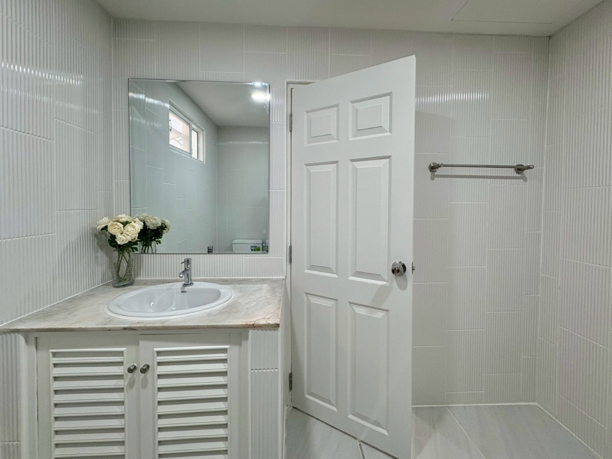 รูป ให้เช่า Luxury Pool Villa รัชดา | 5 ห้องนอน | Private Pool | 500 ตร.ม. | ใกล้ MRT ห้วยขวาง - รูปที่ 11/31
