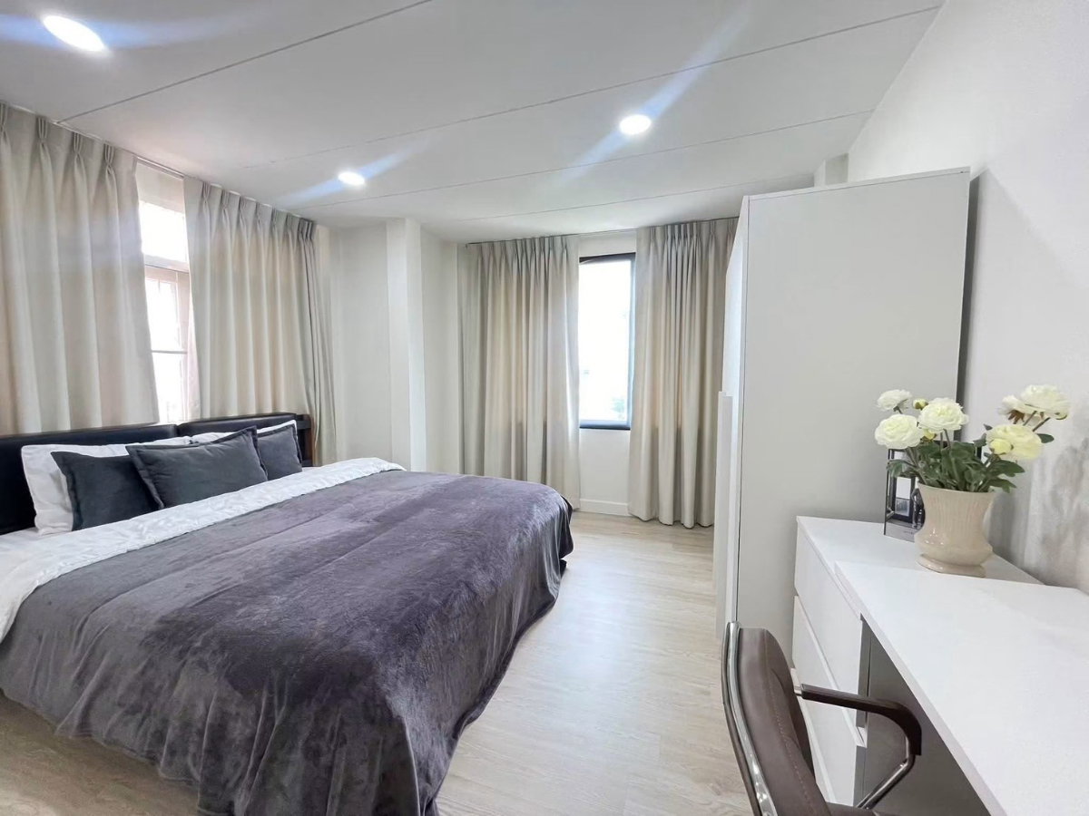 picture LTH16354 – House for Rent | Huai Khwang–Sutthisan | 5 Beds | 3 Baths | 50 Sq.wah | Pet-Friendly | 80K/Month - 5/6