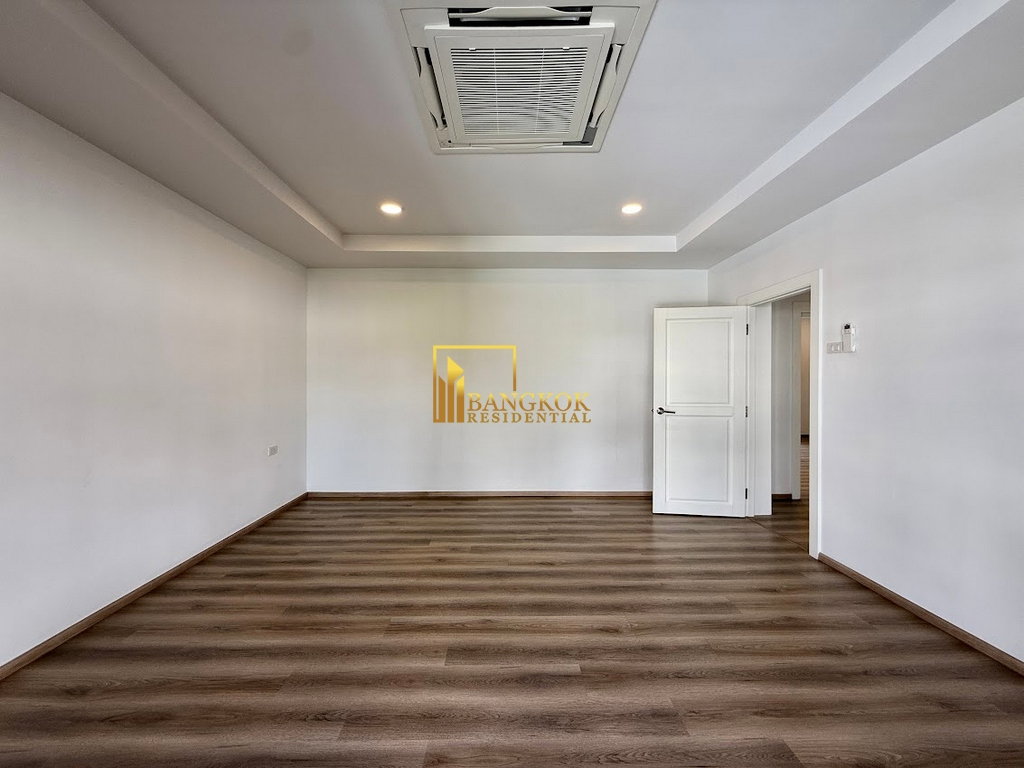 รูป Modern 4 Bedroom Townhouse For Rent in Ekkamai Area - BR49107TH - รูปที่ 24/45