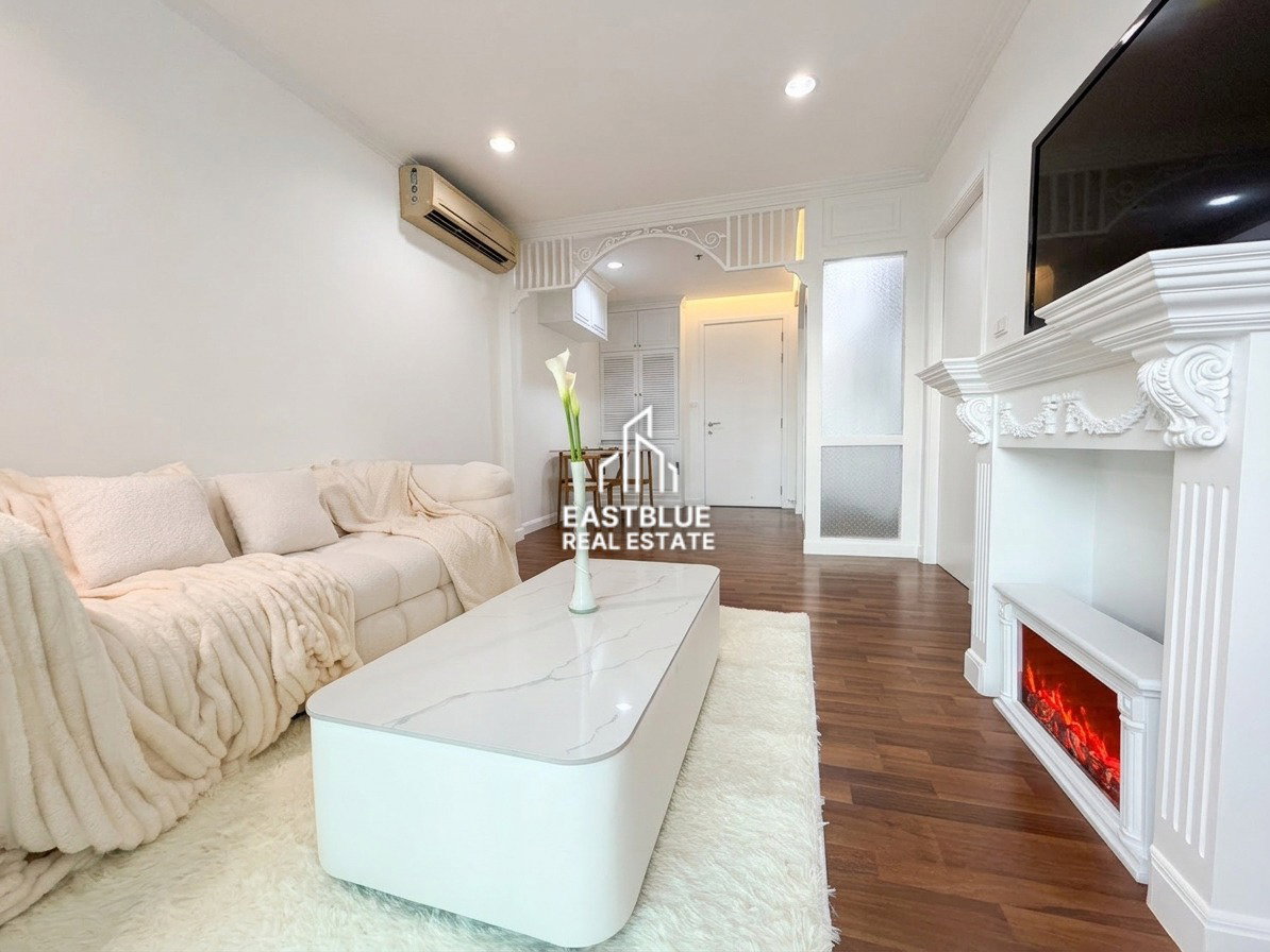 picture For Rent: Centric Scene Phaholyothin 9 - Beautifully Decorated Modern Condo! - 3/10