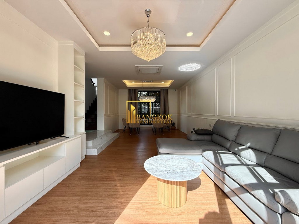 รูป Modern 4 Bedroom Townhouse For Rent in Ekkamai Area - BR49107TH - รูปที่ 3/45