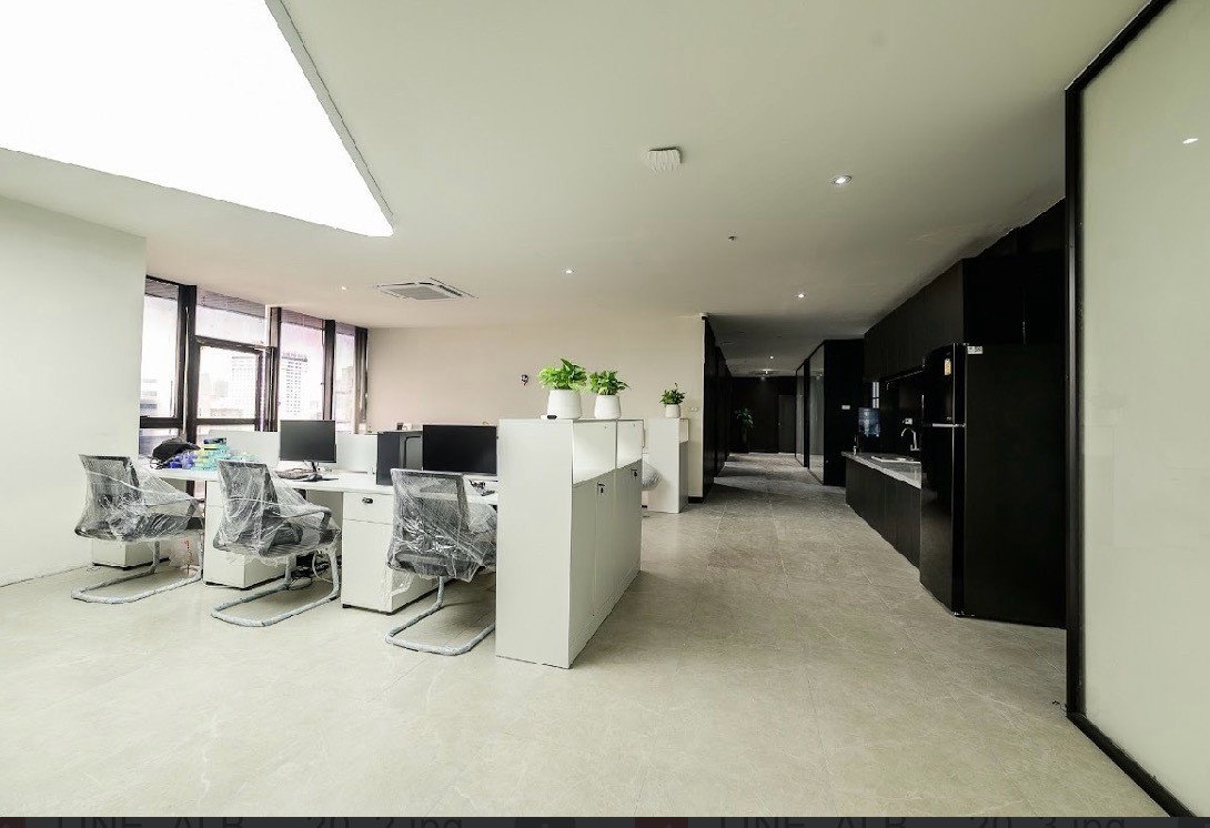 picture LTH16347 – Office Building for Sale | Chamnan Phenjati Business Center | 403 Sq.m. | 29.9MB - 1/5