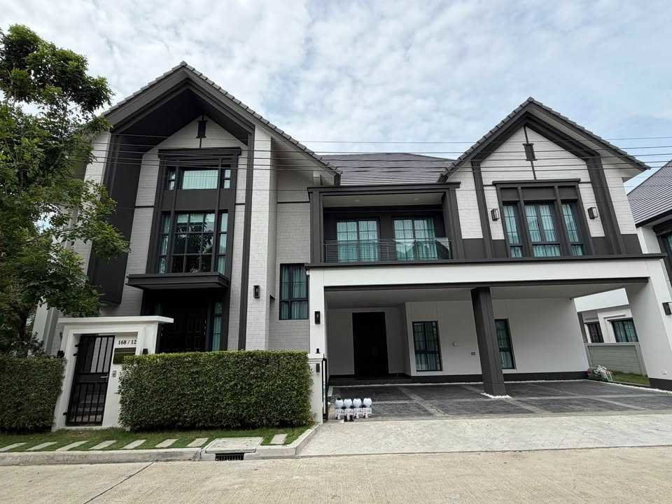 รูป LTHC15603 Luxury Pool Villa for Rent Bangna | Spacious Private Residence | Near Mega Bangna | 450,000 THB | พูลวิลล่าหรูให้เช่า ใกล้เมกะบางนา - รูปที่ 1/6