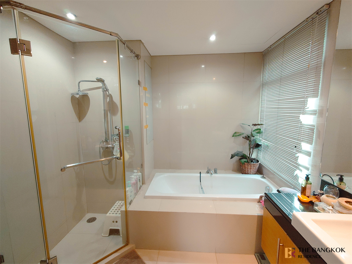picture Fullerton Luxury Condo at Special Price near BTS Ekkamai - 3/10