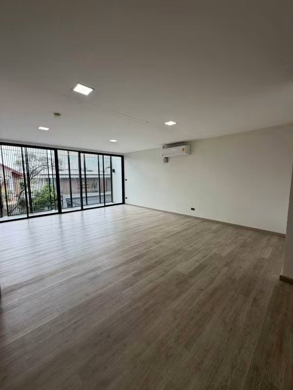 รูป LTH16375 - Townhome for Rent | The Element Rama 9 | 560 Sq.m. | 5 Beds | 5 Baths | 165K/Month - รูปที่ 3/5