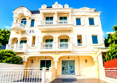 Townhouses for rent Siam University : 			600 m.from MRT Phetkasem 48. 3-story townhouse for rent in the Sathorn-Kalapaphruek area located Fea          