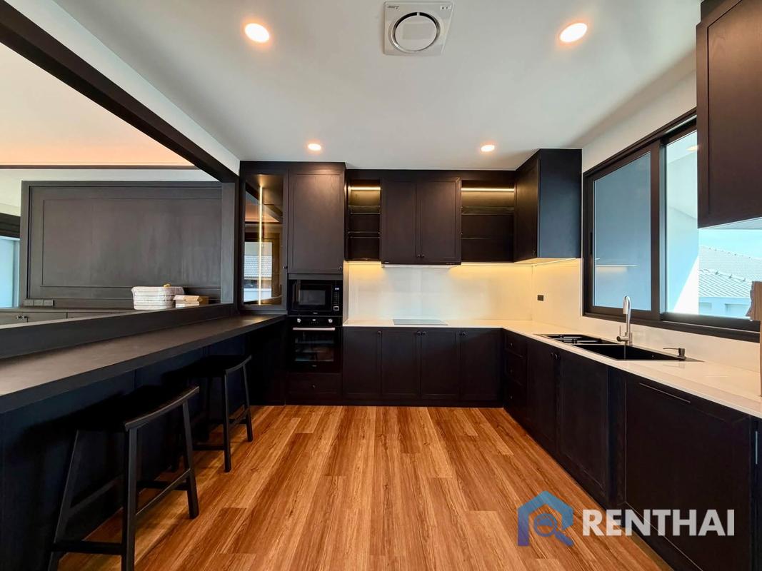 picture Modern Single-Storey Pool Villa for Rent - 10/25