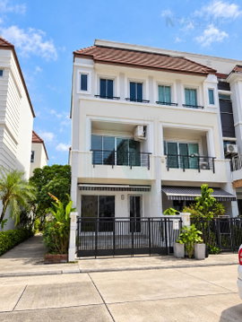 ขายทาวน์เฮาส์ โครงการ บ้านกลางเมือง เดอะรอยัล โมนาโค ศรีนครินทร์ - พัฒนาการ 3 ชั้น 3 ห้องนอน 4 ห้องน้ำ