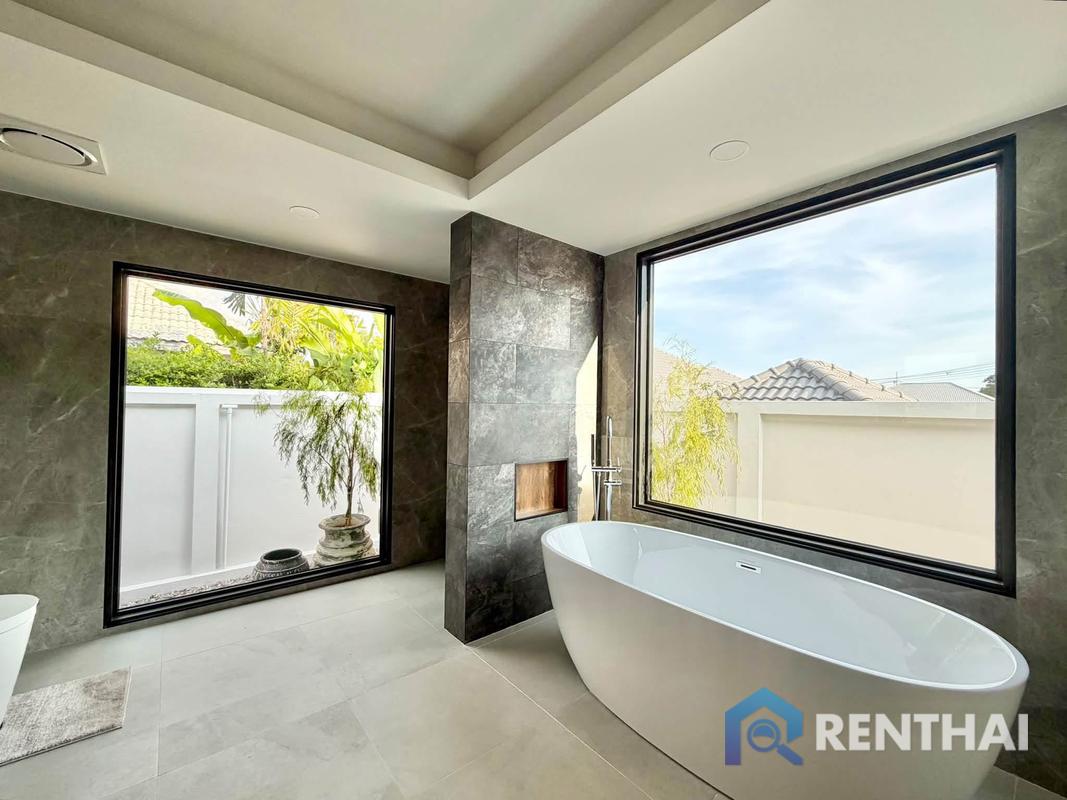 picture Modern Single-Storey Pool Villa for Rent - 13/25