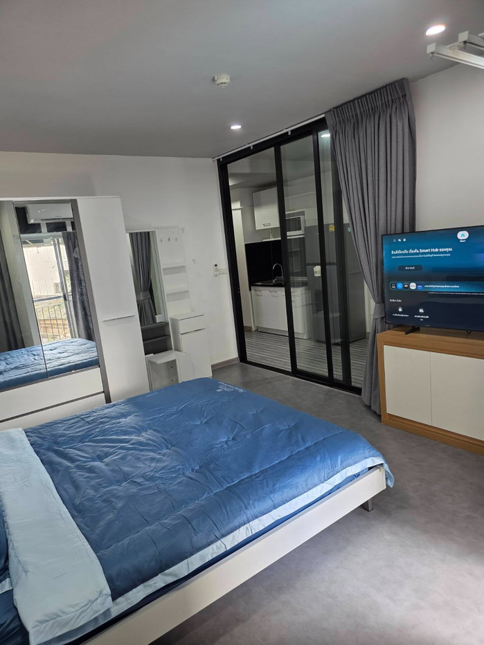 รูป กลางกรุง รีสอร์ท รัชดา 7 (Klangkrung Resort Ratchada 7) ห้องมุม วิวสระว่ายน้ำ บรรยากาศเงียบสงบเป็นส่วนตัว พร้อมเข้าอยู่ได้ทันที! - รูปที่ 4/12