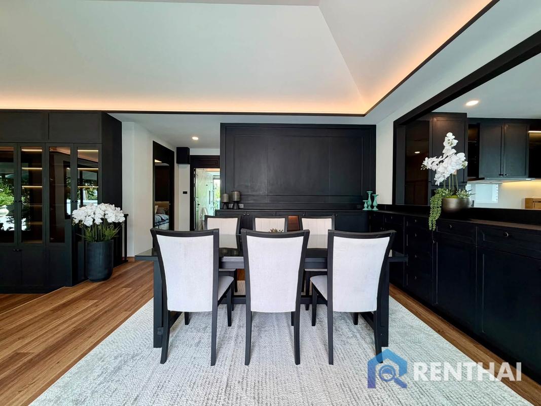 picture Modern Single-Storey Pool Villa for Rent - 6/25