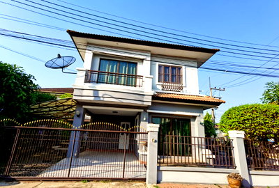 Houses for rent Pathumthani : 2-story detached house for rent in Parichat Rangsit Village, Khlong 4, Khlong Luang. A project by Land and Houses.