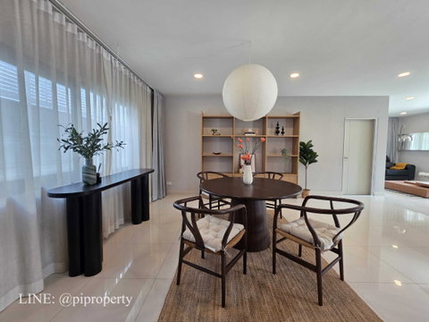 Elegant South-Facing Residence: Centro Bangna (289 SQ.M.)