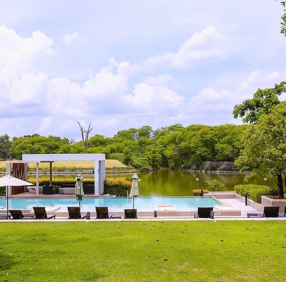 picture 🍃 Condo for RENT! at North 8 Condominium in Serene Lake ** Corner Unit ** - Private, Great Location and Good Security - 20/20
