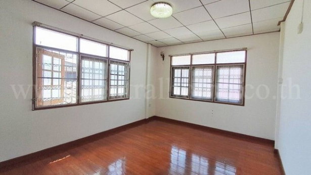 รูป บ้านเดี่ยวทำเลดี ถนนนครอินทร์ เหมาะซื้ออยู่อาศัย หรือ ลงทุนรีโนเวท - รูปที่ 16/20