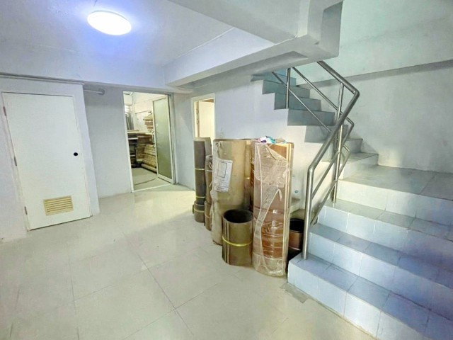 picture 			4-story corner townhouse located in the Phuttha Bucha  featuring 3 bed 2 bath Situated just 1.0 km.f           - 4/8