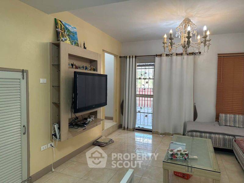 picture 3-BR Semi-detached House in Surasak (ID 3463327) - 6/13
