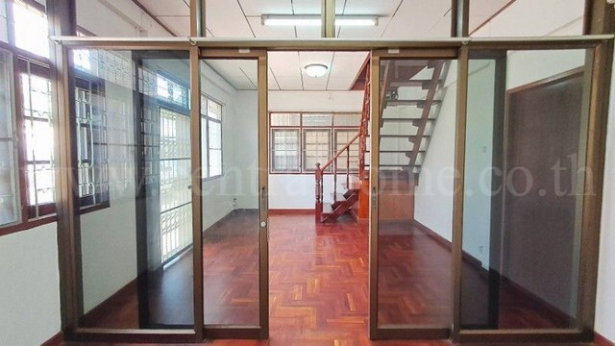 รูป บ้านเดี่ยวทำเลดี ถนนนครอินทร์ เหมาะซื้ออยู่อาศัย หรือ ลงทุนรีโนเวท - รูปที่ 13/20