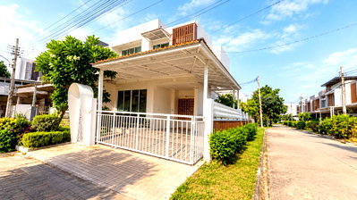 ทาวน์โฮม สนามบินดอนเมือง : ขายบ้านทาวโฮมแปลงมุมหมู่บ้านแฮปปี้โฮม หลักสี่–ดอนเมือง 41.4 ตร.วา ตอบโจทย์ผู้ทำงานใกล้สนามบินดอนเมืองเพียง 2.3 กม  สังคมเงียบสงบเป็นส่วนตัว น้ำไม่ท่วม