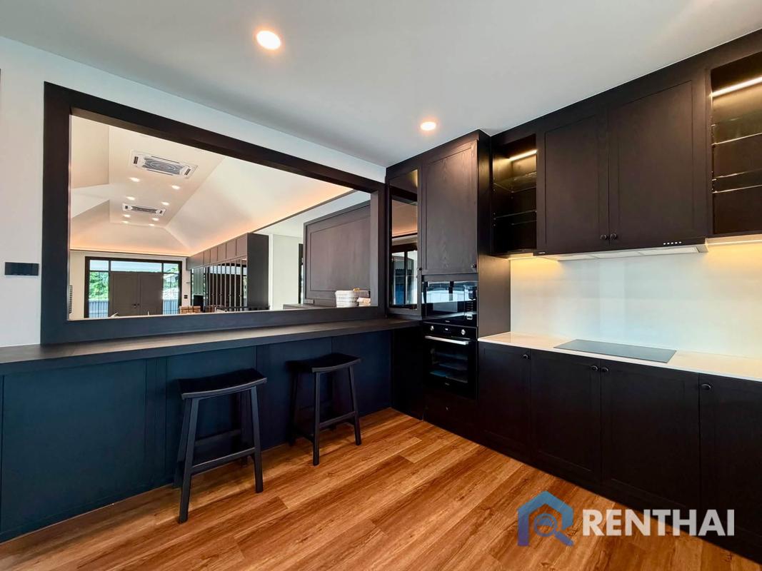picture Modern Single-Storey Pool Villa for Rent - 9/25