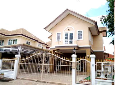 Houses for rent Pathumthani : 2-story detached house for rent in Sathaporn Village, Khlong 4, located on Rangsit-Nakhon Nayok Road, Pathum Thani. Near Suankularb  Rangsit School.
