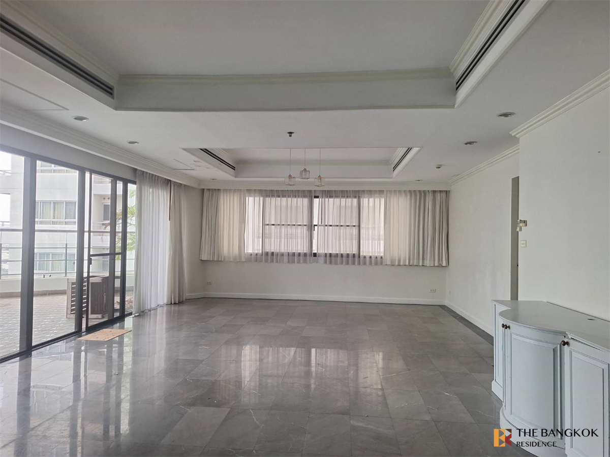 picture Ultimate Luxury Lifestyle with Convenience Le Raffine Sukhumvit 24 - 1/10