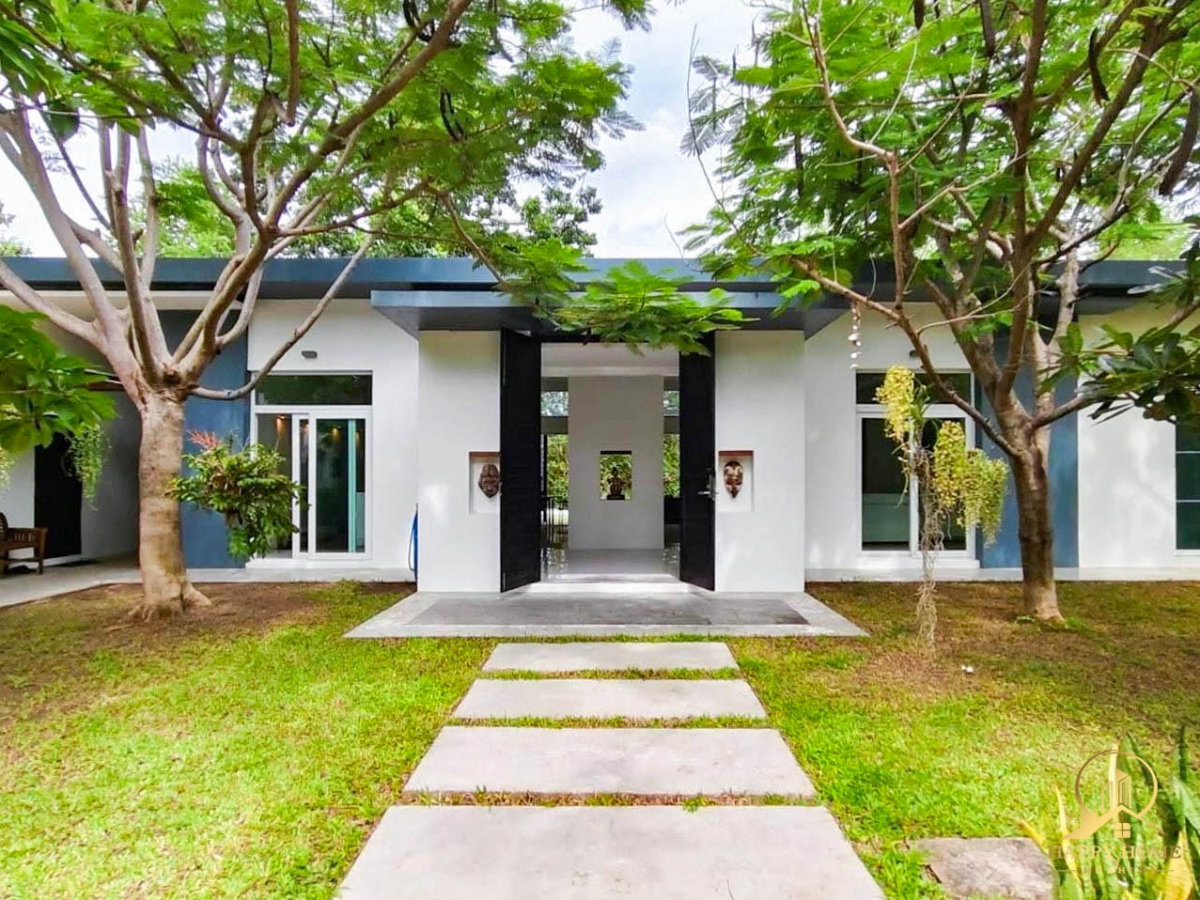 picture Balinese-Style Pool Villa for Sale in Palm Hill Golf Course | North Hua Hin - 2/35