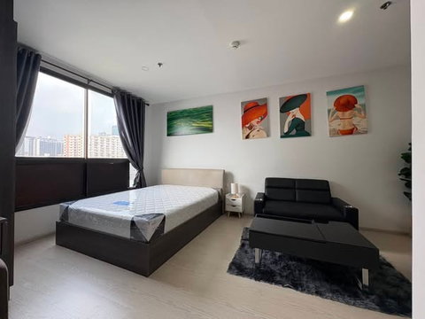 Unit Available at Elio Del Nest–Multiple units available—prices negotiable!