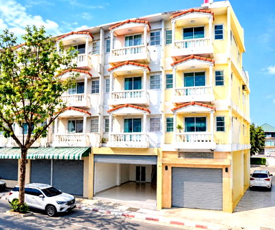 Townhouses for rent Phutthabucha Road : 			4-story corner townhouse located in the Phuttha Bucha  featuring 3 bed 2 bath Situated just 1.0 km.f          