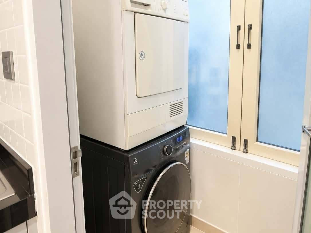 picture 2-BR Condo at Baan Siri Ruedee Condominium near BTS Phloen Chit (ID 3460059) - 10/15