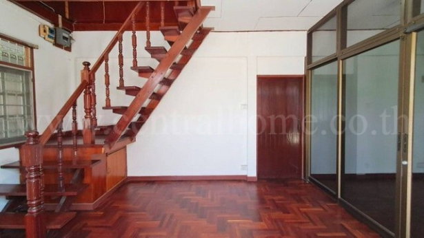 รูป บ้านเดี่ยวทำเลดี ถนนนครอินทร์ เหมาะซื้ออยู่อาศัย หรือ ลงทุนรีโนเวท - รูปที่ 11/20