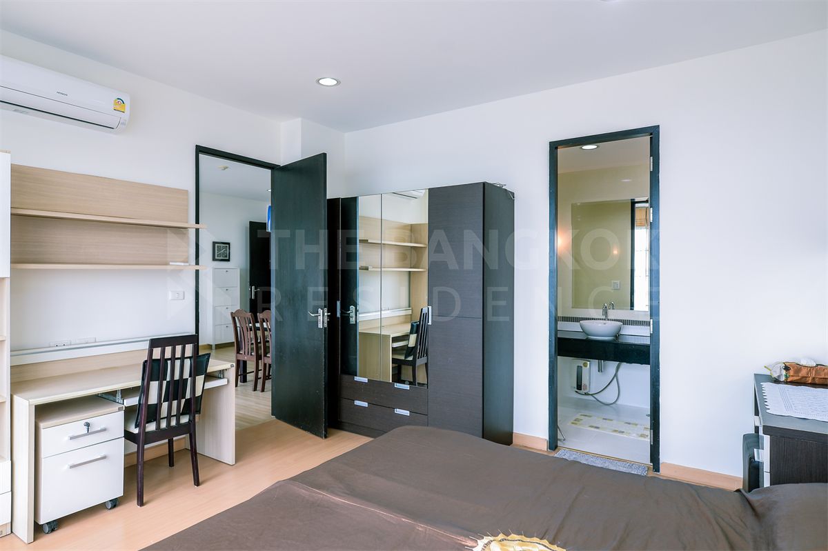 picture Baan Klang Krung Siam Pathumwan near Airport Rail Link Phaya Thai Station Room available, ready to move in - 4/10