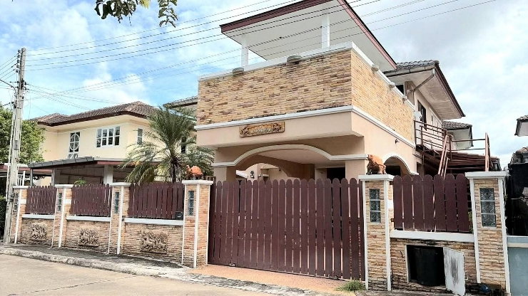 รูป ขายบ้านเดี่ยว บ้านฉาง 63 ตร.วา พื้นที่กว้าง มีชั้นดาดฟ้า ใกล้หาดพยูน 1.8 กม. ทำเลดี ฟรีค่าโอน!
- รูปที่ 1/13