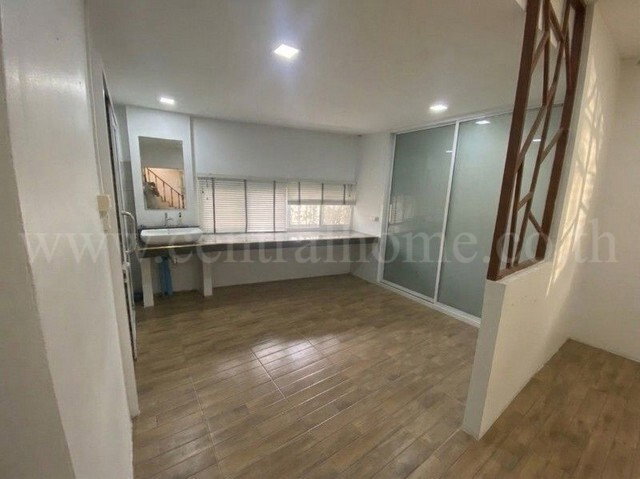 รูป บ้านเดี่ยว 2 ชั้น ประเสริฐสุข หลังริม พื้นที่ใช้สอยมากมาย เนื้อที่ 68 ตารางวา - รูปที่ 8/12