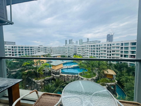 Maldives Condo with pool view -27sq.m Studio Type (Foreign Ownership)