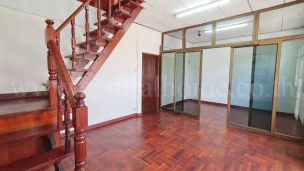 รูป บ้านเดี่ยวทำเลดี ถนนนครอินทร์ เหมาะซื้ออยู่อาศัย หรือ ลงทุนรีโนเวท - รูปที่ 12/20