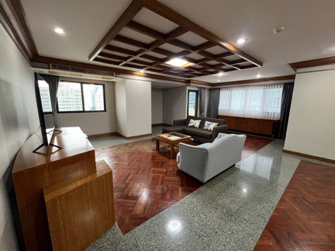 ให้เช่าคอนโด United Tower Thonglor - 158 ตร.ม. - เช่า 75,000 บาท/เดือน [MKr2610032]	