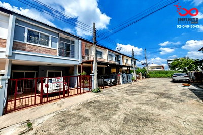 ทาวน์โฮม เขตบางเขน : ขายทาวน์เฮาส์ 2 ชั้น จามจุรี พาร์ค รามอินทรา 20 ตร.ว. สุขาภิบาล 5 บางเขน