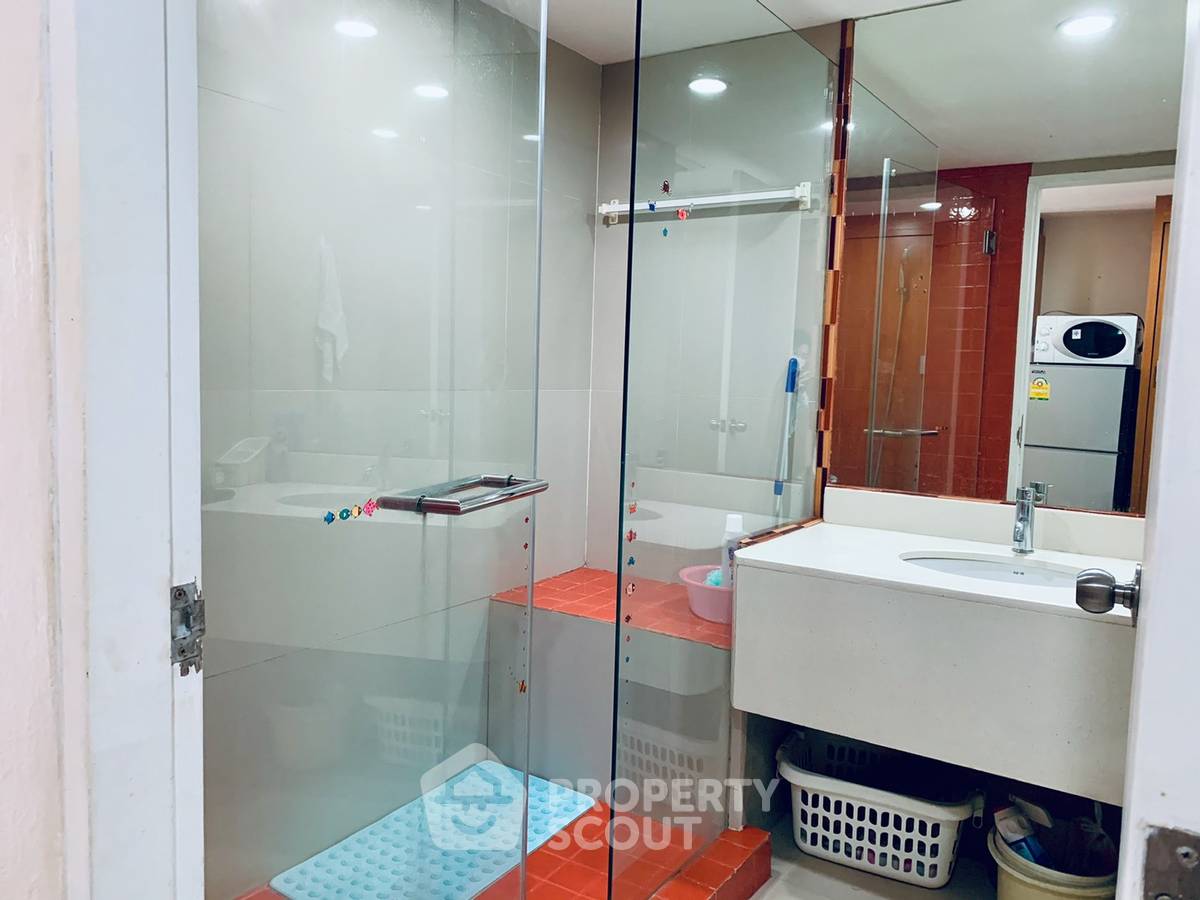 picture 200m To BTS Nana | 1-BR The Trendy Condominium (ID 592704) - 3/6