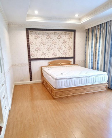 picture Ratchaphruek–Charan 13 Luxury 3-storey townhome on Ratchaphruek Road, featuring elegant Italian - 4/8