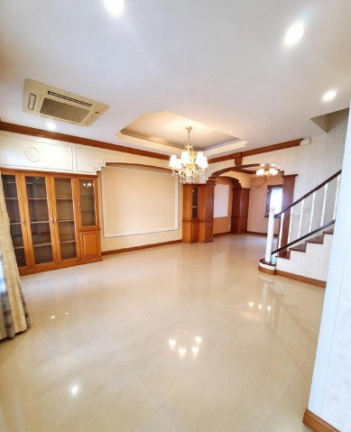 picture 						Luxury 3-storey townhome on Ratchaphruek Road, featuring elegant Italian & Neo Classic interior                     - 7/8