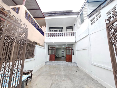 2-story townhouse for sale, newly renovated, in a great location near Central Si Racha.