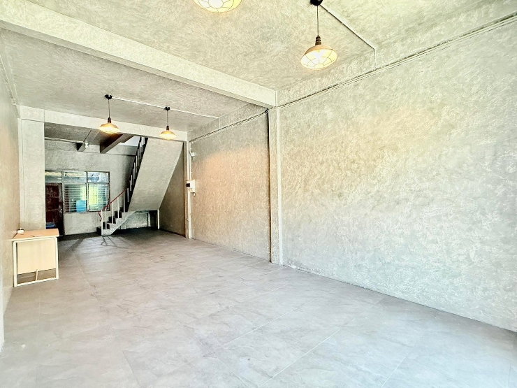 picture Newly renovated house for rent in Phanat Nikhom - 4/14