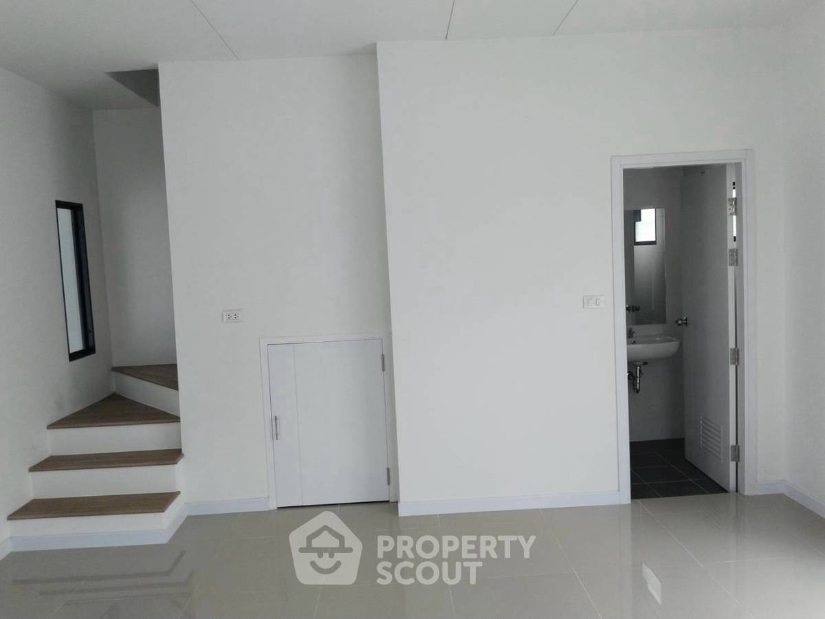 รูป ทาวน์เฮ้าส์ 3-ห้องนอน ใกล้ ท่าอากาศยานสุวรรณภูมิ (ID 3460231) - รูปที่ 6/18