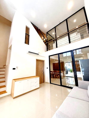 เช่าบ้านเดี่ยว กรุงเทพมหานคร : LTH16384 - Pet-Friendly House for Rent | Shizen Phatthanakan 32 | 210 Sq.m. | 3 Beds | 4 Baths | 65K/Month