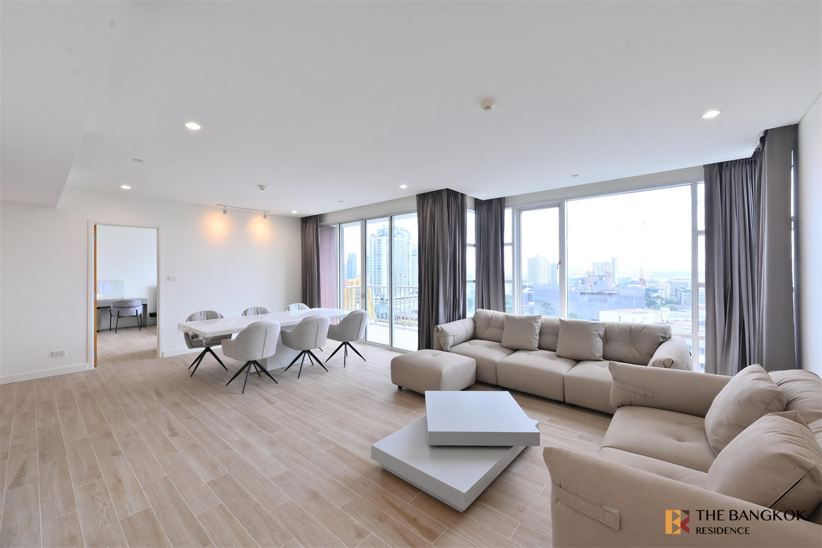 picture Fullerton near BTS Ekkamai Luxury Condo at Special Price - 8/10