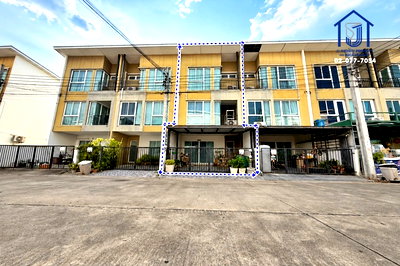 ทาวน์โฮม ถนนร่มเกล้า : ขายทาวน์โฮม 3 ชั้น หมู่บ้านเบล็ส ทาวน์ รามอินทรา 127  ใกล้ MRT, แฟชั่นไอส์แลนด์