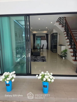 3-BR 220 Sqm Townhouse In Central Chiangmai Airport Area (ID 3463732)