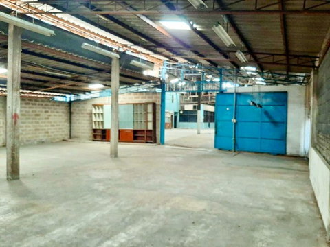 			1500sqm. on Main Road PhraRam 2–Suksawat Warehouse   for rent 260 m. from Oh-Ae Market on a main roa          